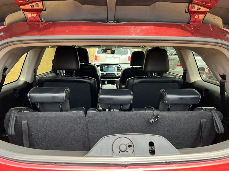 Thumbnail 2 of 2018 Toyota Highlander Xle